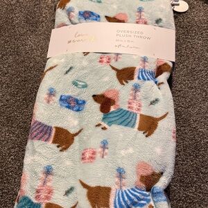 *NEW*Oversized Plush Throw Blanket -dachshunds